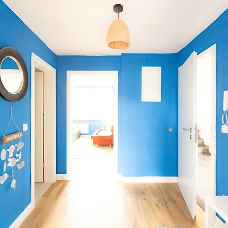 - Ocean Haven Deluxe With Coastal Charm - 2-room Sea-inspired 75 Qm - Location - Elegant Nautical Design - Renovated In 2024 With Tv & Netflix - Full Kitchen & Free Parking - Near Metro & Airport - King Beds - Apartament Duisburg