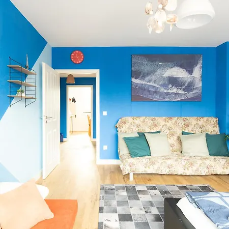 Apartament - Ocean Haven Deluxe With Coastal Charm - 2-room Sea-inspired 75 Qm - Location - Elegant Nautical Design - Renovated In 2024 With Tv & Netflix - Full Kitchen & Free Parking - Near Metro & Airport - King Beds - Duisburg