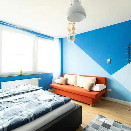 Apartament - Ocean Haven Deluxe With Coastal Charm - 2-room Sea-inspired 75 Qm - Location - Elegant Nautical Design - Renovated In 2024 With Tv & Netflix - Full Kitchen & Free Parking - Near Metro & Airport - King Beds -