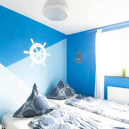 - Ocean Haven Deluxe With Coastal Charm - 2-room Sea-inspired 75 Qm - Location - Elegant Nautical Design - Renovated In 2024 With Tv & Netflix - Full Kitchen & Free Parking - Near Metro & Airport - King Beds - *
