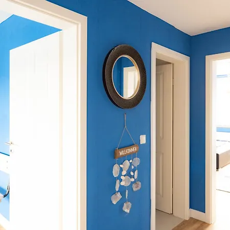 Apartament - Ocean Haven Deluxe With Coastal Charm - 2-room Sea-inspired 75 Qm - Location - Elegant Nautical Design - Renovated In 2024 With Tv & Netflix - Full Kitchen & Free Parking - Near Metro & Airport - King Beds - Duisburg
