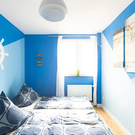 - Ocean Haven Deluxe With Coastal Charm - 2-room Sea-inspired 75 Qm - Location - Elegant Nautical Design - Renovated In 2024 With Tv & Netflix - Full Kitchen & Free Parking - Near Metro & Airport - King Beds - *