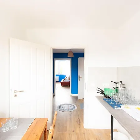 - Ocean Haven Deluxe With Coastal Charm - 2-room Sea-inspired 75 Qm - Location - Elegant Nautical Design - Renovated In 2024 With Tv & Netflix - Full Kitchen & Free Parking - Near Metro & Airport - King Beds - Apartament