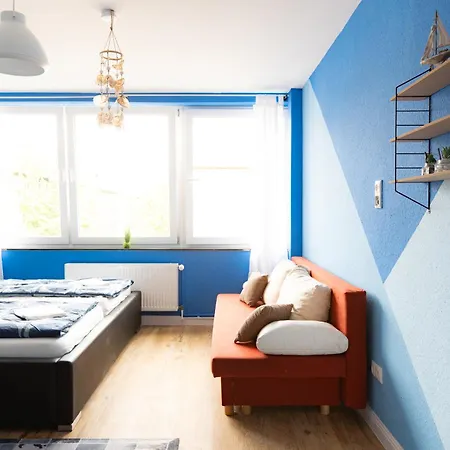 Apartament - Ocean Haven Deluxe With Coastal Charm - 2-room Sea-inspired 75 Qm - Location - Elegant Nautical Design - Renovated In 2024 With Tv & Netflix - Full Kitchen & Free Parking - Near Metro & Airport - King Beds -