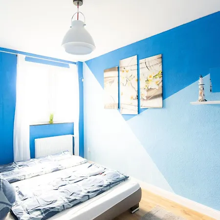 Apartament - Ocean Haven Deluxe With Coastal Charm - 2-room Sea-inspired 75 Qm - Location - Elegant Nautical Design - Renovated In 2024 With Tv & Netflix - Full Kitchen & Free Parking - Near Metro & Airport - King Beds - Duisburg