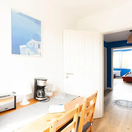 - Ocean Haven Deluxe With Coastal Charm - 2-room Sea-inspired 75 Qm - Location - Elegant Nautical Design - Renovated In 2024 With Tv & Netflix - Full Kitchen & Free Parking - Near Metro & Airport - King Beds - *