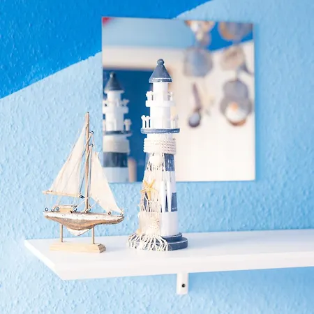 Apartament - Ocean Haven Deluxe With Coastal Charm - 2-room Sea-inspired 75 Qm - Location - Elegant Nautical Design - Renovated In 2024 With Tv & Netflix - Full Kitchen & Free Parking - Near Metro & Airport - King Beds - *