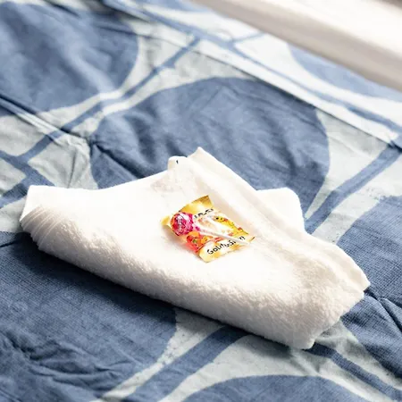 Apartament - Ocean Haven Deluxe With Coastal Charm - 2-room Sea-inspired 75 Qm - Location - Elegant Nautical Design - Renovated In 2024 With Tv & Netflix - Full Kitchen & Free Parking - Near Metro & Airport - King Beds -