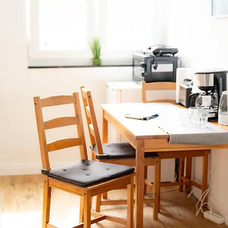 Apartament - Ocean Haven Deluxe With Coastal Charm - 2-room Sea-inspired 75 Qm - Location - Elegant Nautical Design - Renovated In 2024 With Tv & Netflix - Full Kitchen & Free Parking - Near Metro & Airport - King Beds - Duisburg