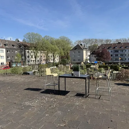 - Ocean Haven Deluxe With Coastal Charm - 2-room Sea-inspired 75 Qm - Location - Elegant Nautical Design - Renovated In 2024 With Tv & Netflix - Full Kitchen & Free Parking - Near Metro & Airport - King Beds - Duisburg