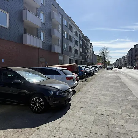 - Ocean Haven Deluxe With Coastal Charm - 2-room Sea-inspired 75 Qm - Location - Elegant Nautical Design - Renovated In 2024 With Tv & Netflix - Full Kitchen & Free Parking - Near Metro & Airport - King Beds - Apartament *